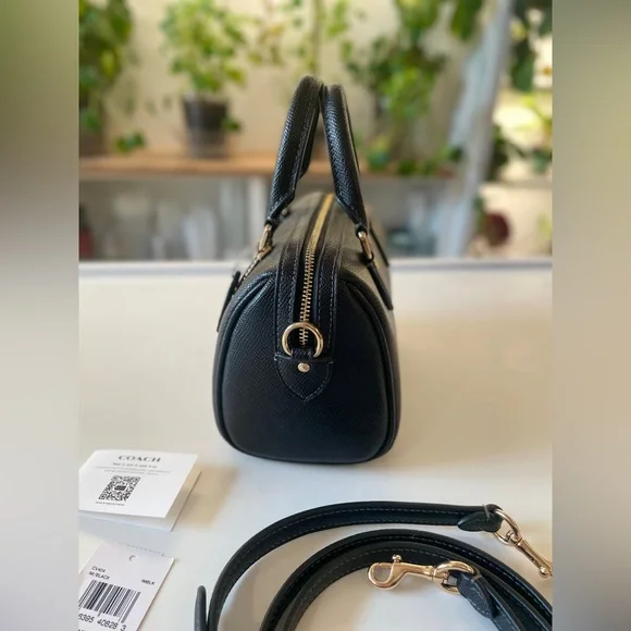 Coach mini Rowan 
New
Black with gold hardware - Picture 5 of 16